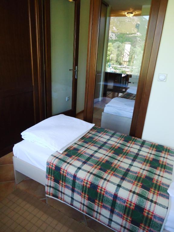 Hotel Pelikan Virpazar Esterno foto